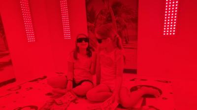 AKTÍVNA HALOTERAPIA A ČERVENÉ SVETLO terapia v soľnej kabínke - Kabínka Vitality